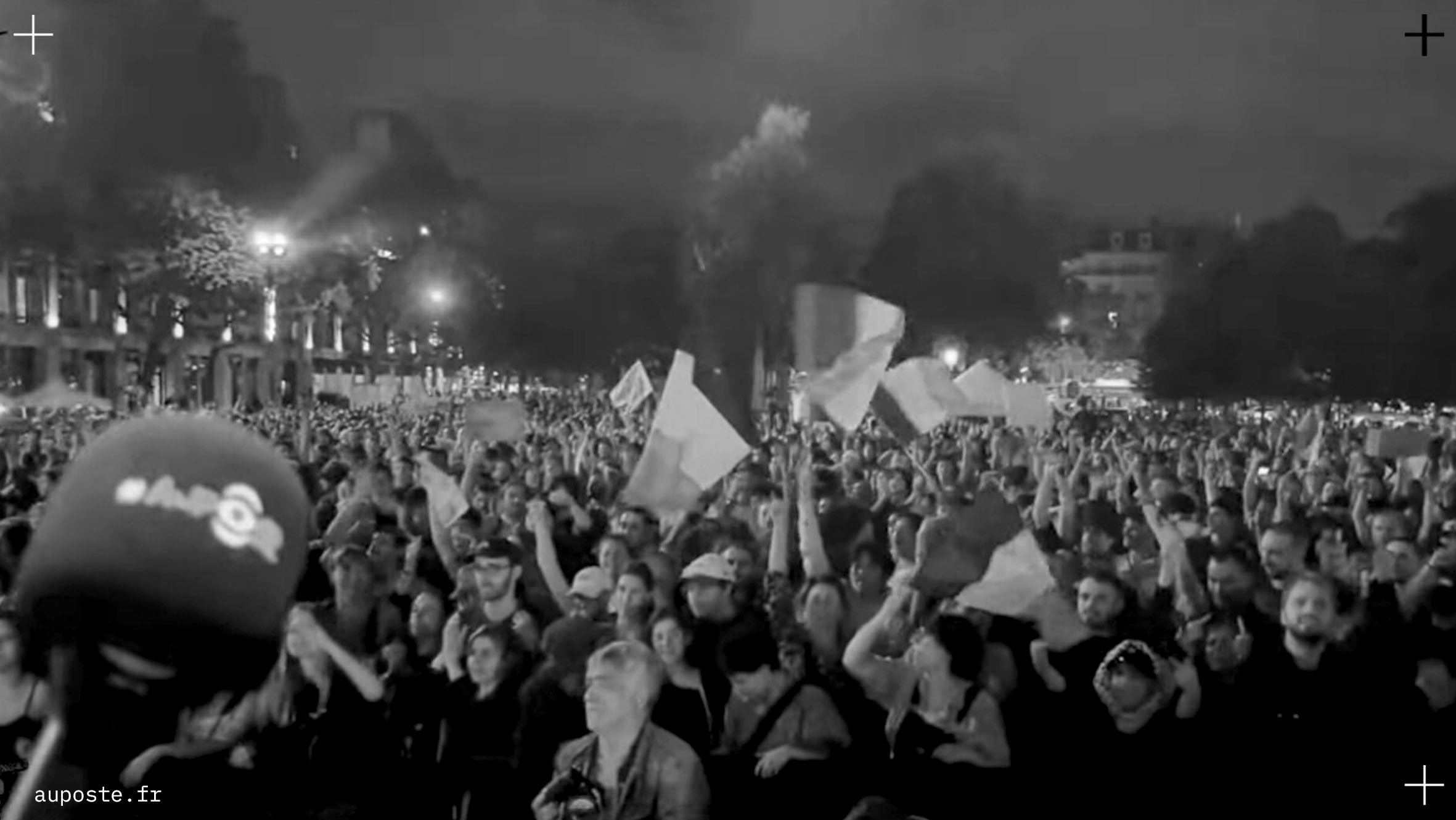 « Siamo tutti antifascisti » 60.000 épris de liberté, place de la République